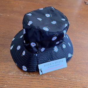 Alice+Olivia Reversible Bucket Hat Floral & White